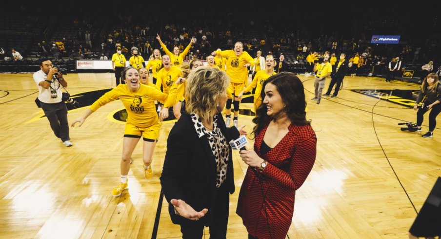 The team celebrated on court with Coach Bluder after her 800th career win